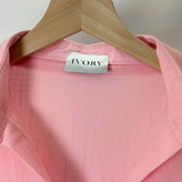 نمای جلوی شومیز آستین عروسکی لینن صورتی لیونا قشم